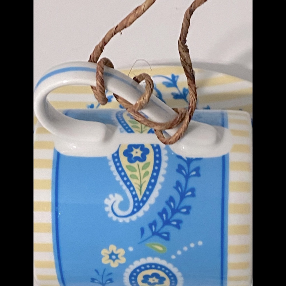 Outside Hanging Tea Cup Bird Feeder with Free Seeds - Picture 4 of 8